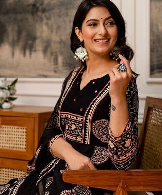 women ethnic motifs printed panelled mirror work kurta with trousers & with dupatta 6