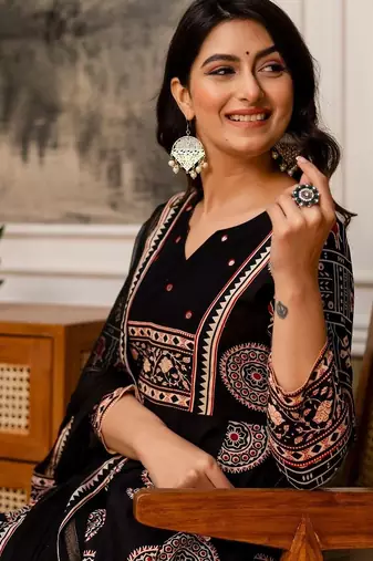 women ethnic motifs printed panelled mirror work kurta with trousers & with dupatta