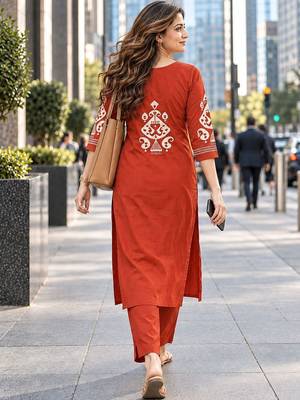 women ethnic motifs printed regular kurta with trousers 3