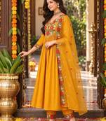 women floral embroidered regular thread work kurta with trousers & with dupatta