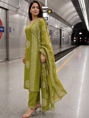 women ethnic motifs printed regular  cotton kurta with trousers & with dupatta 3