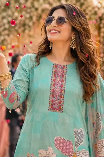 women floral printed regular thread work kurta with palazzos & with dupatta