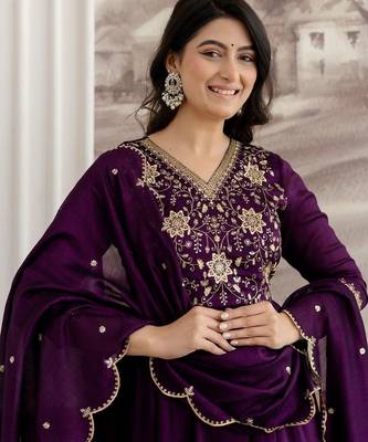 women ethnic motifs embroidered empire sequinned kurta with trousers & with dupatta 2
