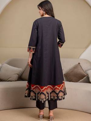 women ethnic motifs printed angrakha  cotton kurta with trousers & with dupatta 4