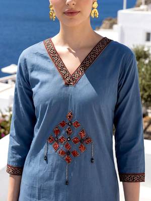 women ethnic motifs embroidered regular thread work  cotton kurta with palazzos 3