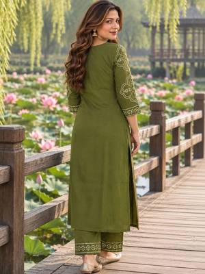 women ethnic motifs printed regular mirror work  cotton kurta with palazzos & with dupatta 2