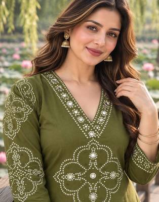 women ethnic motifs printed regular mirror work  cotton kurta with palazzos & with dupatta 3
