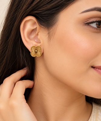 Anti-tarnish, four-petal design, radial texture, stud closure, women's jewellery 1