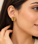 Anti-tarnish, four-petal design, radial texture, stud closure, women's jewellery