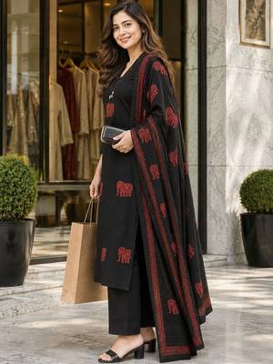 women ethnic motifs embroidered thread work  cotton kurta & trousers 3