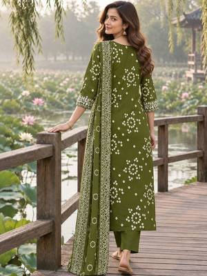women ethnic motifs printed regular thread work  cotton kurta with trousers & with dupatta 3