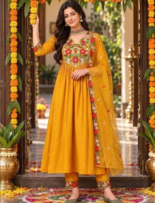 ethnic motifs embroidered thread work kurta with trousers & dupatta 1