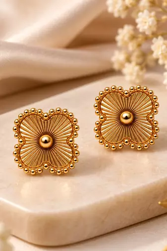 Anti-tarnish, four-petal design, radial texture, stud closure, women's jewellery
