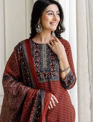 women ethnic motifs printed regular  cotton kurta with trousers & with dupatta 3