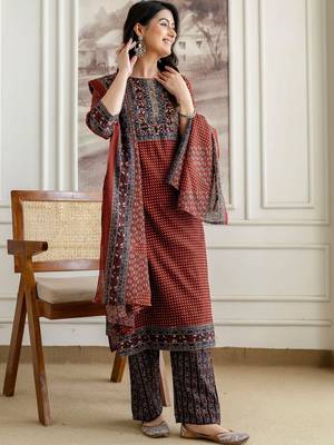 women ethnic motifs printed regular  cotton kurta with trousers & with dupatta 4