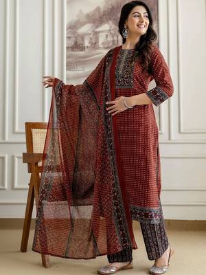 women ethnic motifs printed regular  cotton kurta with trousers & with dupatta 5