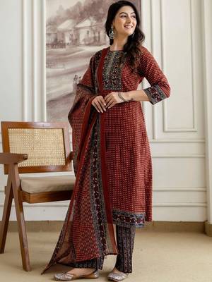 women ethnic motifs printed regular  cotton kurta with trousers & with dupatta 7