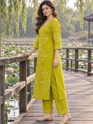 women ethnic motifs printed regular mirror work  cotton kurta with trousers & with dupatta 4