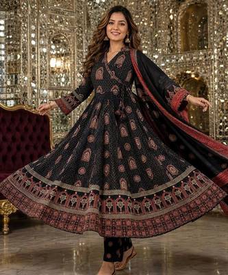 women ethnic motifs printed angrakha  cotton kurta with trousers & with dupatta 1