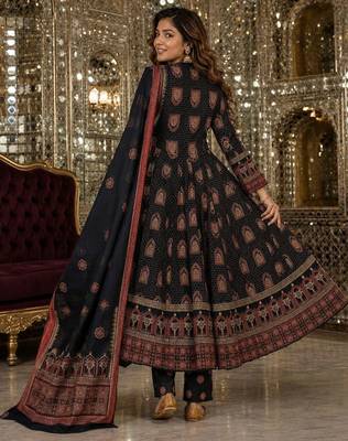 women ethnic motifs printed angrakha  cotton kurta with trousers & with dupatta 3