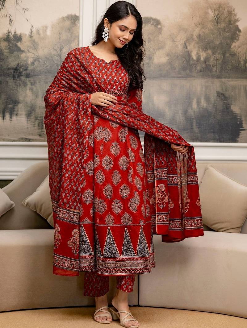 women ethnic motifs printed  cotton kurta with trousers & with dupatta