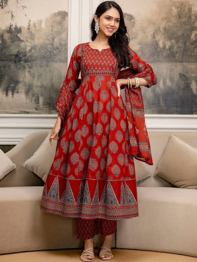 women ethnic motifs printed  cotton kurta with trousers & with dupatta