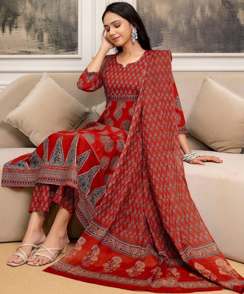 women ethnic motifs printed  cotton kurta with trousers & with dupatta