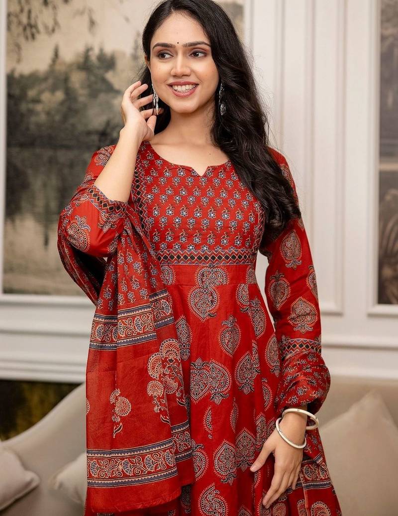 women ethnic motifs printed  cotton kurta with trousers & with dupatta