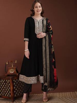 women floral embroidered regular kurta with trousers & with dupatta 1