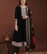 women floral embroidered regular kurta with trousers & with dupatta