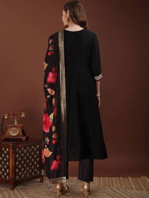 women floral embroidered regular kurta with trousers & with dupatta 6