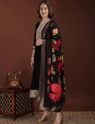 women floral embroidered regular kurta with trousers & with dupatta 7