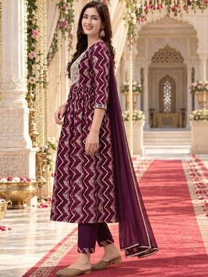 women printed regular kurta with trousers & with dupatta 4