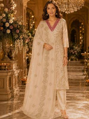 women ethnic motifs embroidered regular kurta with trousers & with dupatta 1