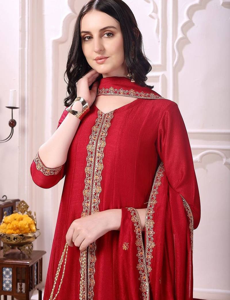 women ethnic motifs embroidered panelled thread work kurta with trousers & with dupatta