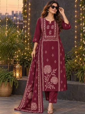 women ethnic motifs printed regular  cotton kurta with trousers & with dupatta 4