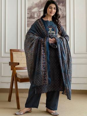 women ethnic motifs printed regular  cotton kurta with palazzos & with dupatta 1