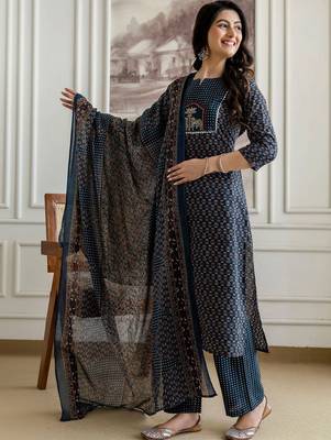 women ethnic motifs printed regular  cotton kurta with palazzos & with dupatta 3