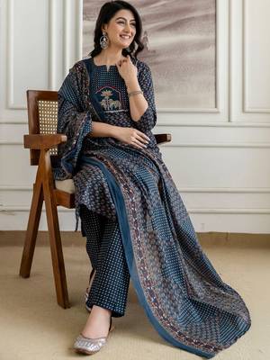 women ethnic motifs printed regular  cotton kurta with palazzos & with dupatta 4