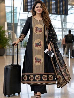 women ethnic motifs printed regular  cotton kurta with palazzos & with dupatta 1