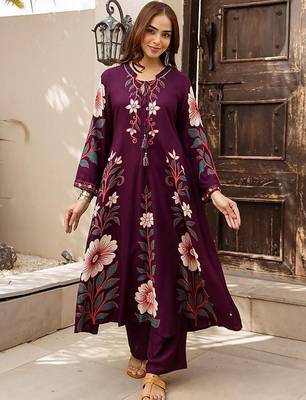 women floral printed regular  cotton kurta with trousers 1