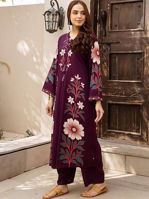 women floral printed regular  cotton kurta with trousers 3