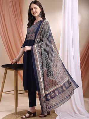 women ethnic motifs printed regular  cotton kurta with trousers & with dupatta 4