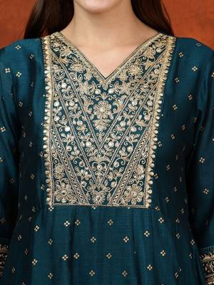 women ethnic motifs embroidered tiered thread work  silk kurta with trousers & with dupatta 4