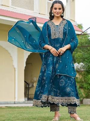 women floral printed panelled thread work kurta with trousers & with dupatta 1