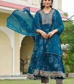 women floral printed panelled thread work kurta with trousers & with dupatta