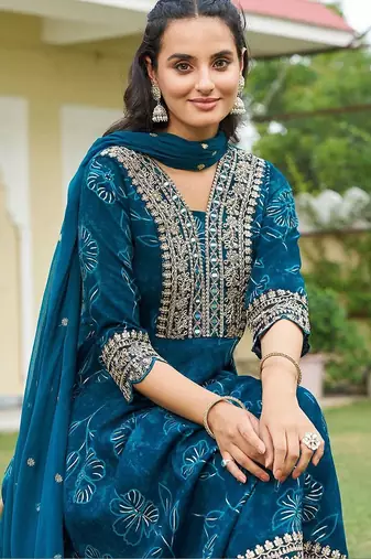women floral printed panelled thread work kurta with trousers & with dupatta