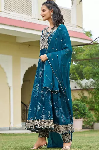 women floral printed panelled thread work kurta with trousers & with dupatta