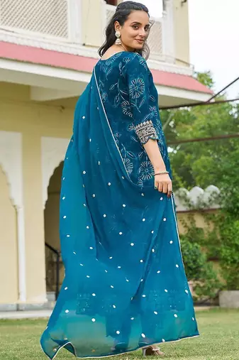 women floral printed panelled thread work kurta with trousers & with dupatta