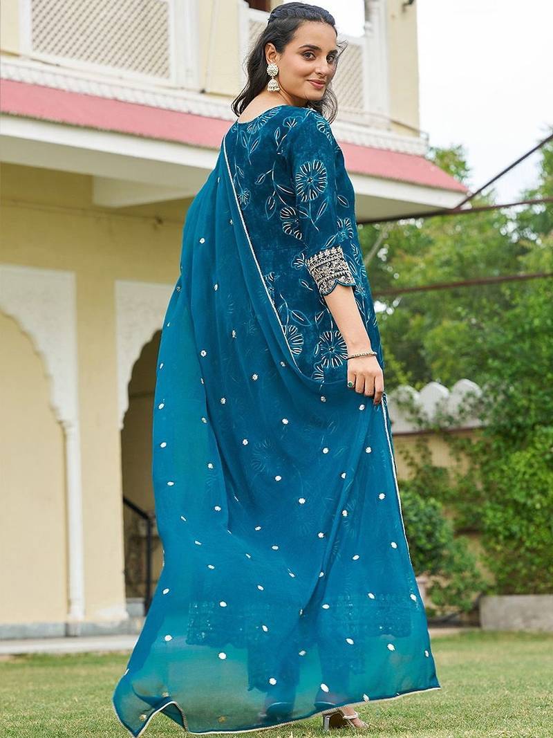 women floral printed panelled thread work kurta with trousers & with dupatta